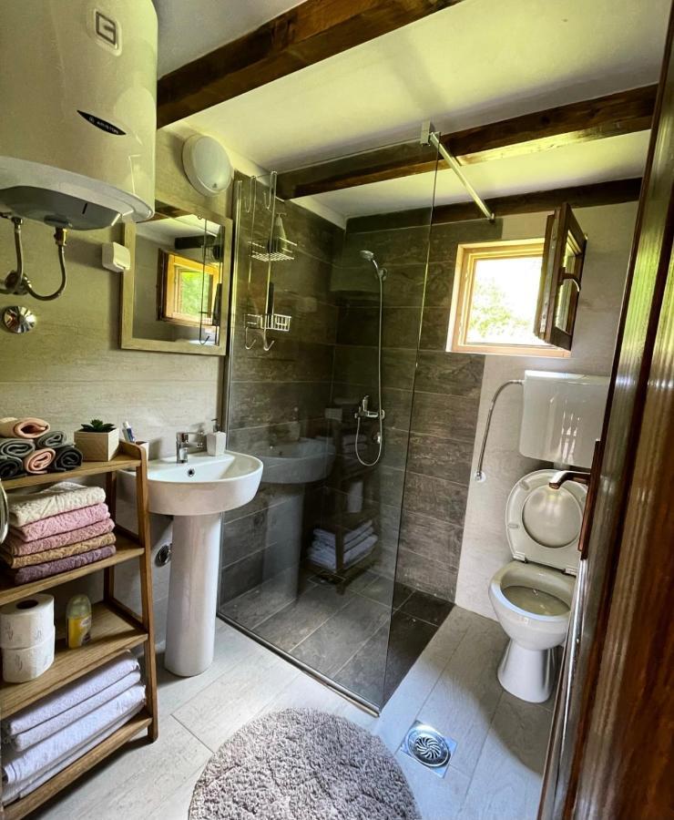 Cabin House Dubovik ツェティニェ エクステリア 写真