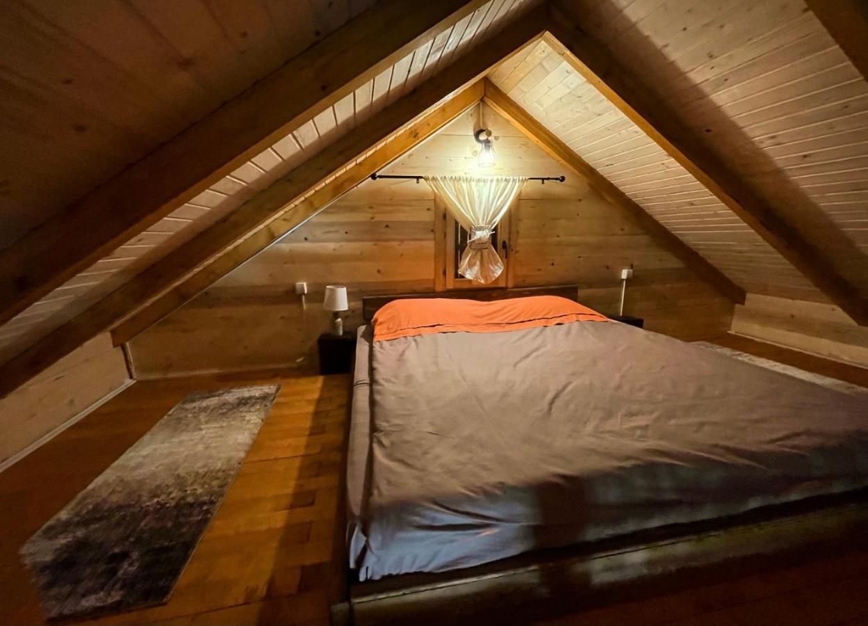 Cabin House Dubovik ツェティニェ エクステリア 写真