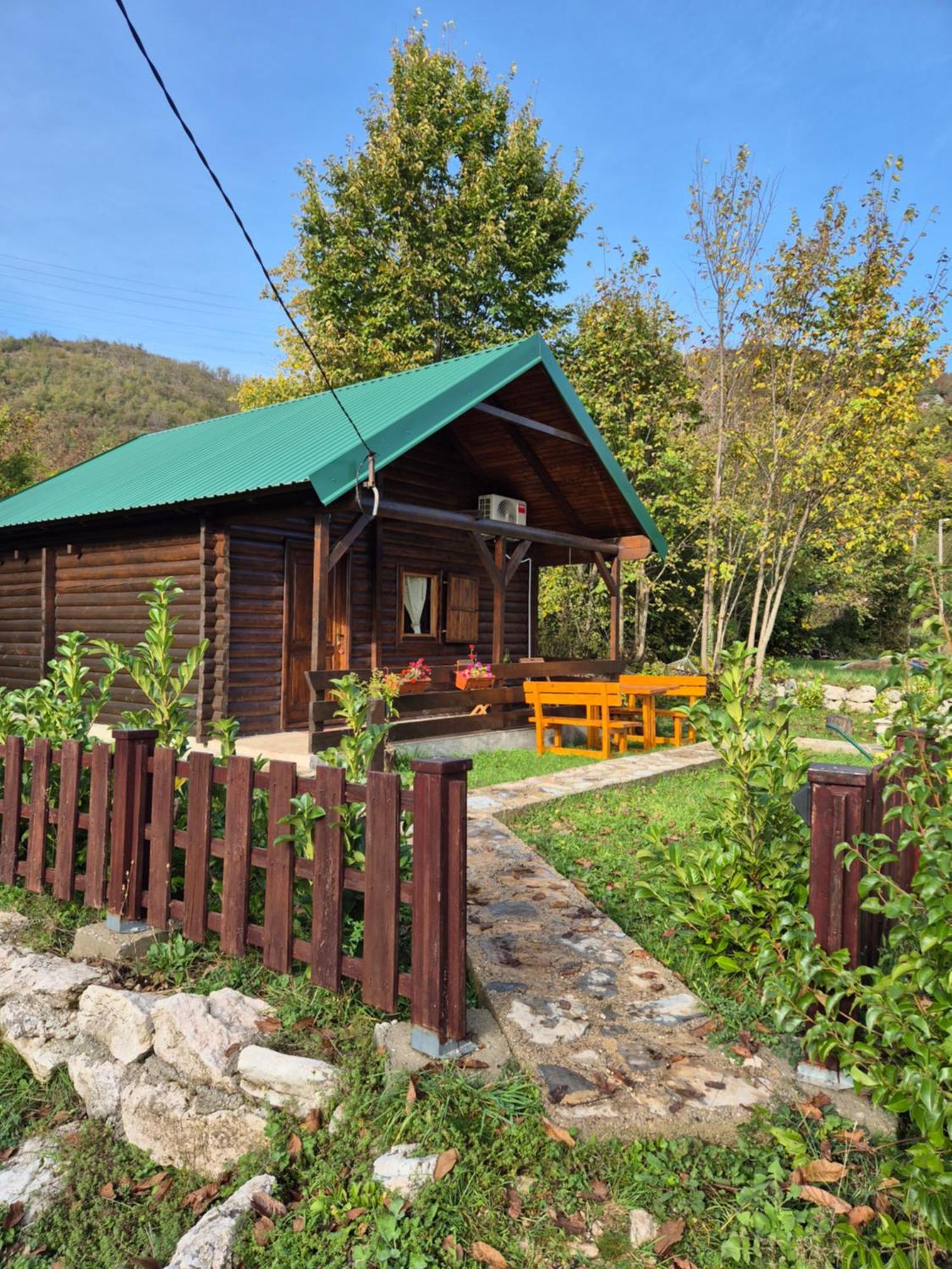 Cabin House Dubovik ツェティニェ エクステリア 写真
