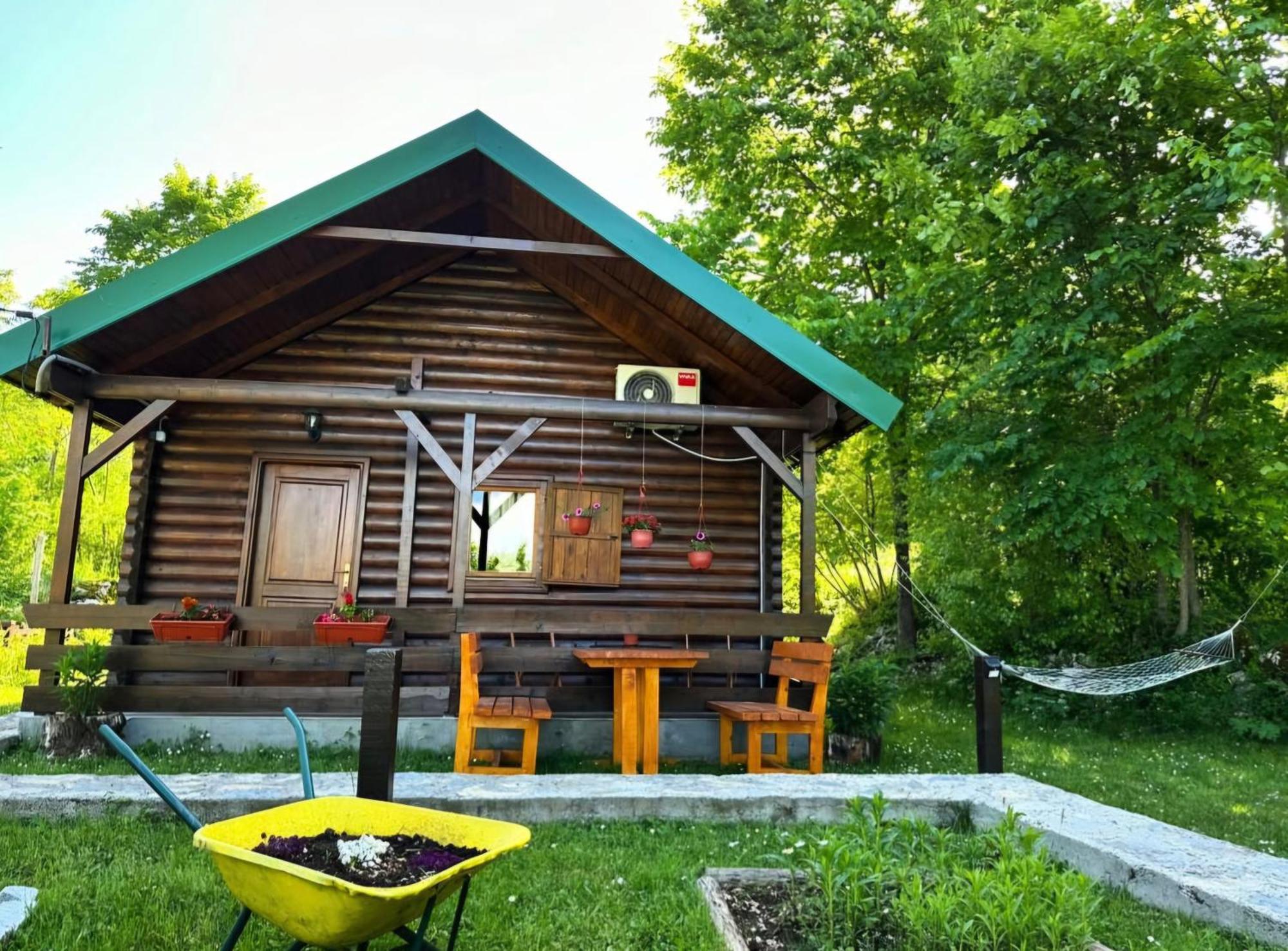 Cabin House Dubovik ツェティニェ エクステリア 写真