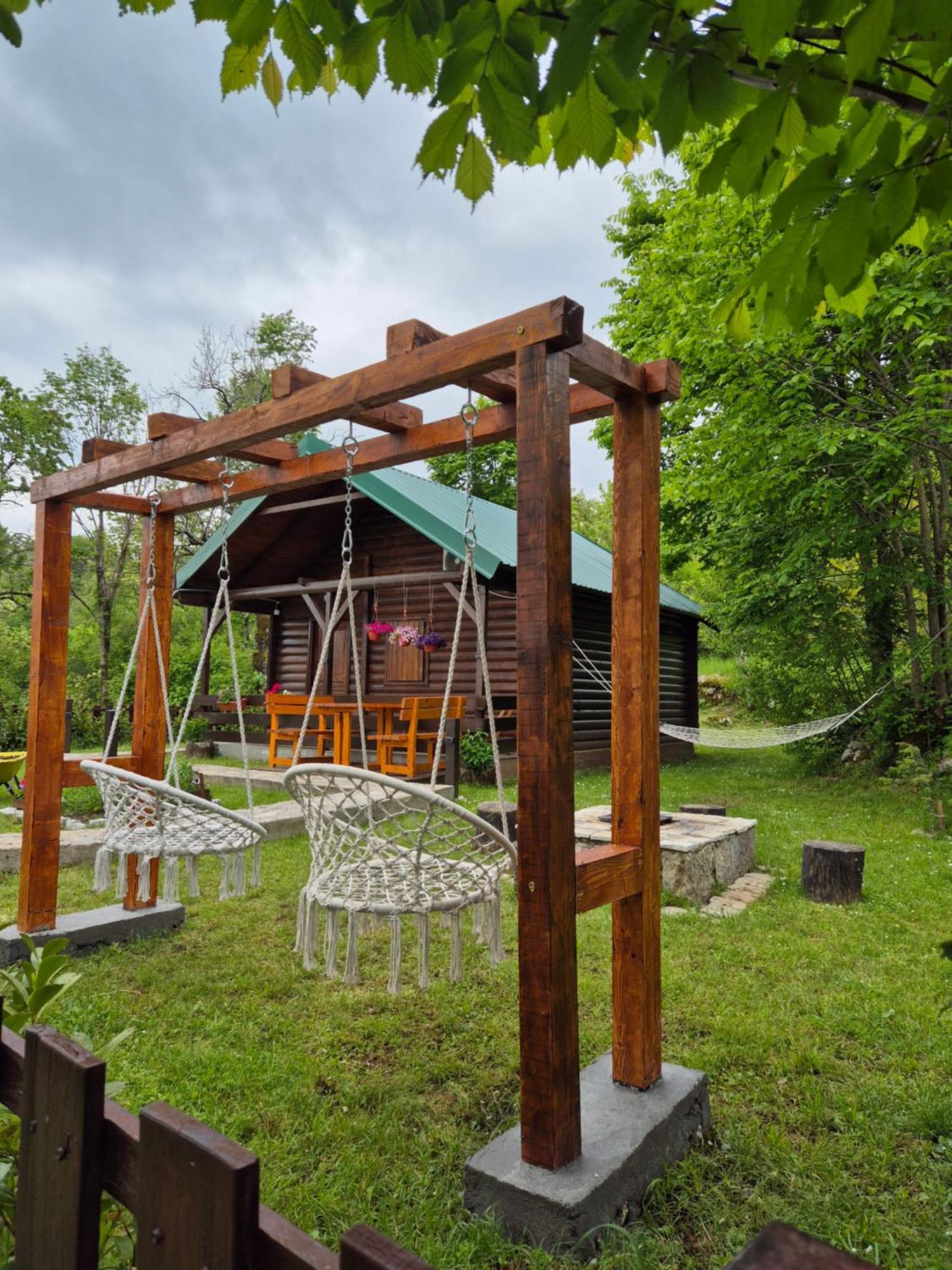 Cabin House Dubovik ツェティニェ エクステリア 写真